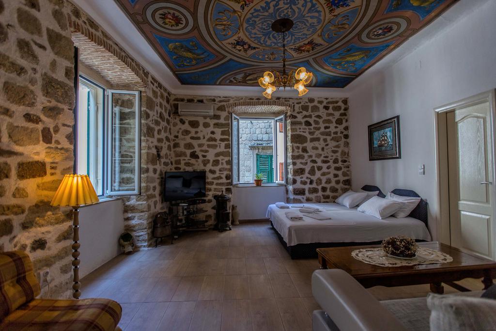 Royal House Appartement Kotor Buitenkant foto
